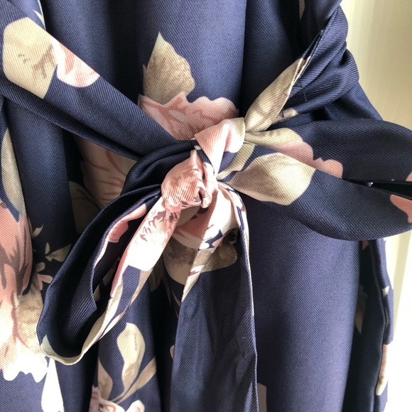 Off the shoulder navy n flower dress w/tie 🌸👗 - Picture 4 of 6